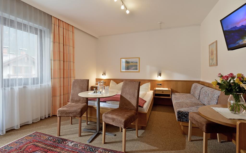 מאיירהופן Hotel Garni Jennewein חדר תמונה