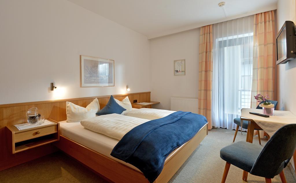 מאיירהופן Hotel Garni Jennewein חדר תמונה