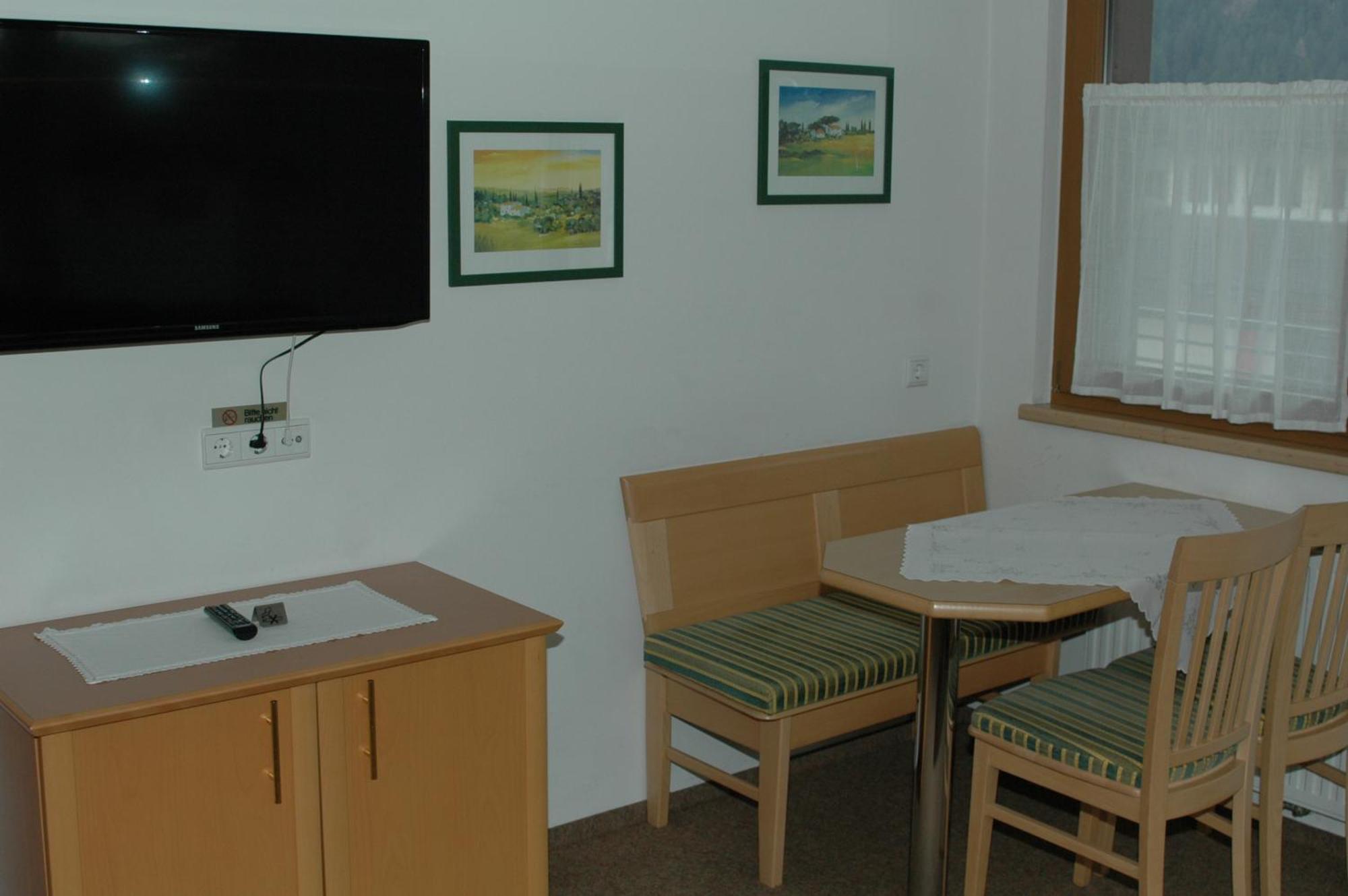 מאיירהופן Hotel Garni Jennewein מראה חיצוני תמונה