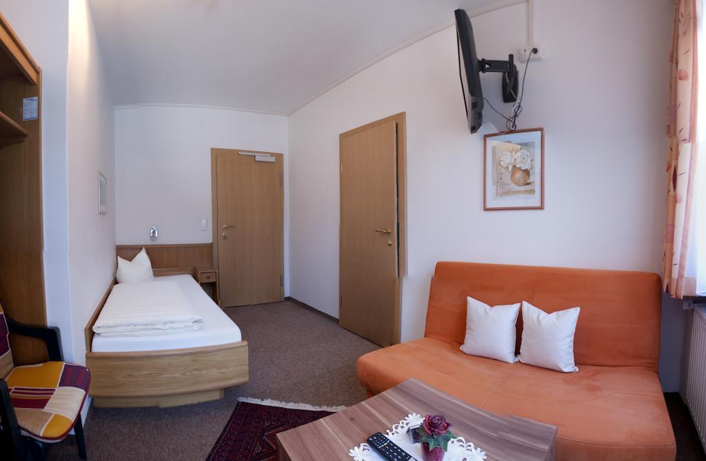 מאיירהופן Hotel Garni Jennewein חדר תמונה