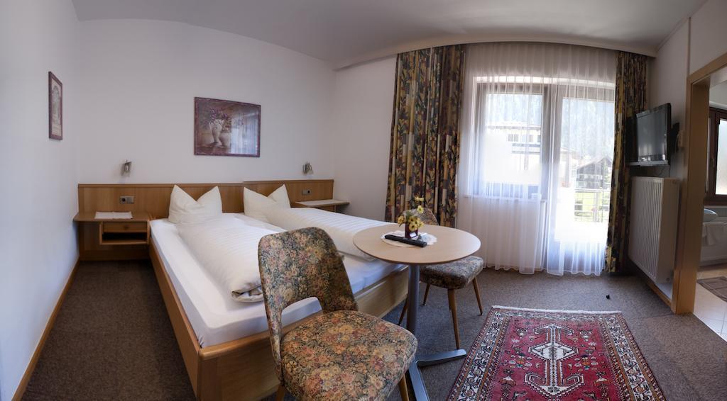 מאיירהופן Hotel Garni Jennewein מראה חיצוני תמונה