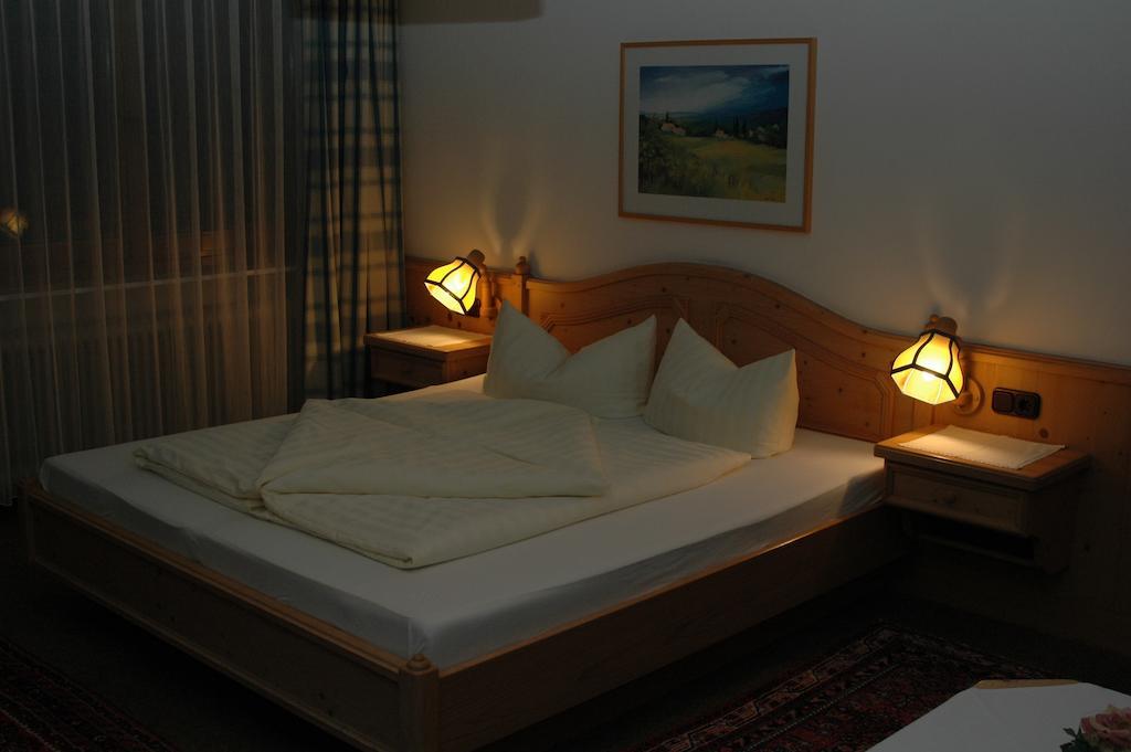 מאיירהופן Hotel Garni Jennewein חדר תמונה