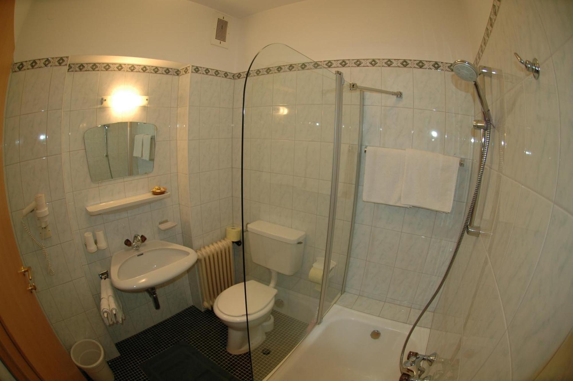 מאיירהופן Hotel Garni Jennewein מראה חיצוני תמונה